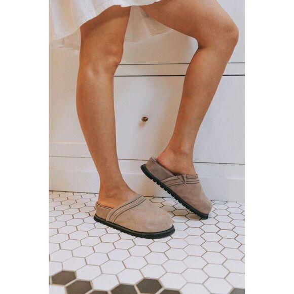 NEW FREE PEOPLE Sz 10 MILO EVERYDAY MULES OYSTER SUEDE - Picture 1 of 4